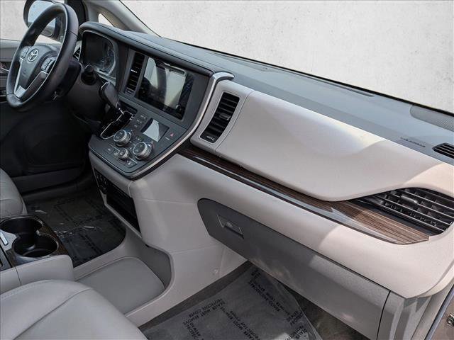 Used 2015 Toyota Sienna XLE FWD image 23