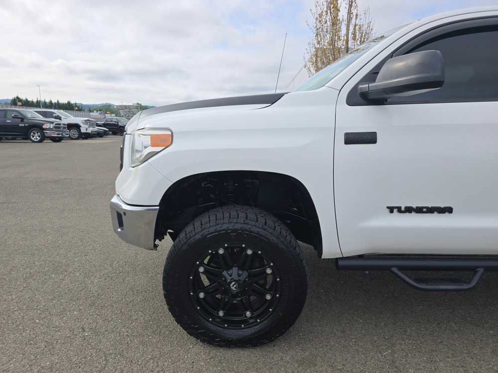 Used 2014 Toyota Tundra SR5 AWD/4WD image 18