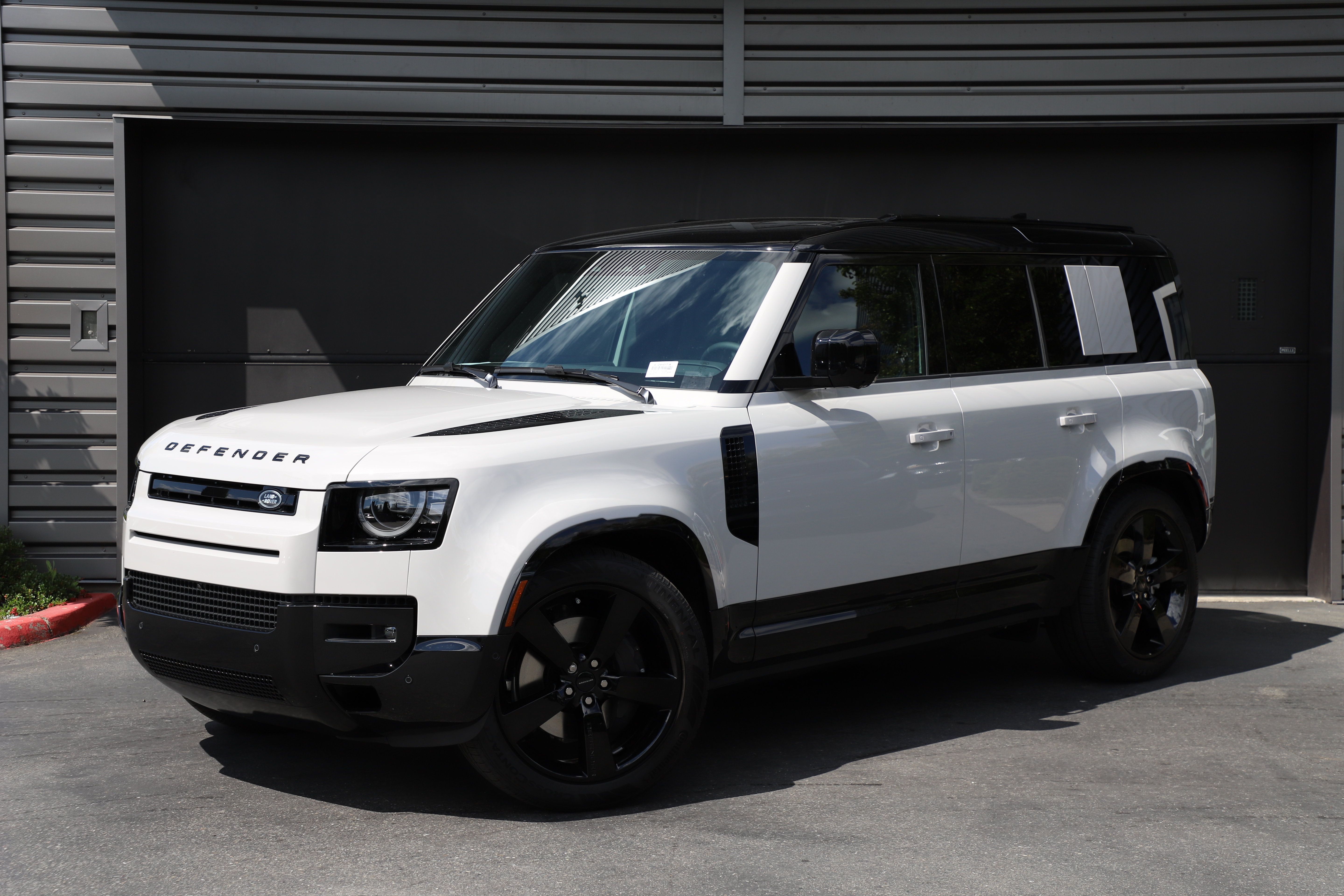 New 2026 Land Rover Defender 110 X-Dynamic SE