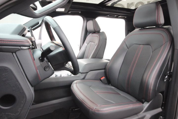 Used 2024 Ford Expedition Limited image 11