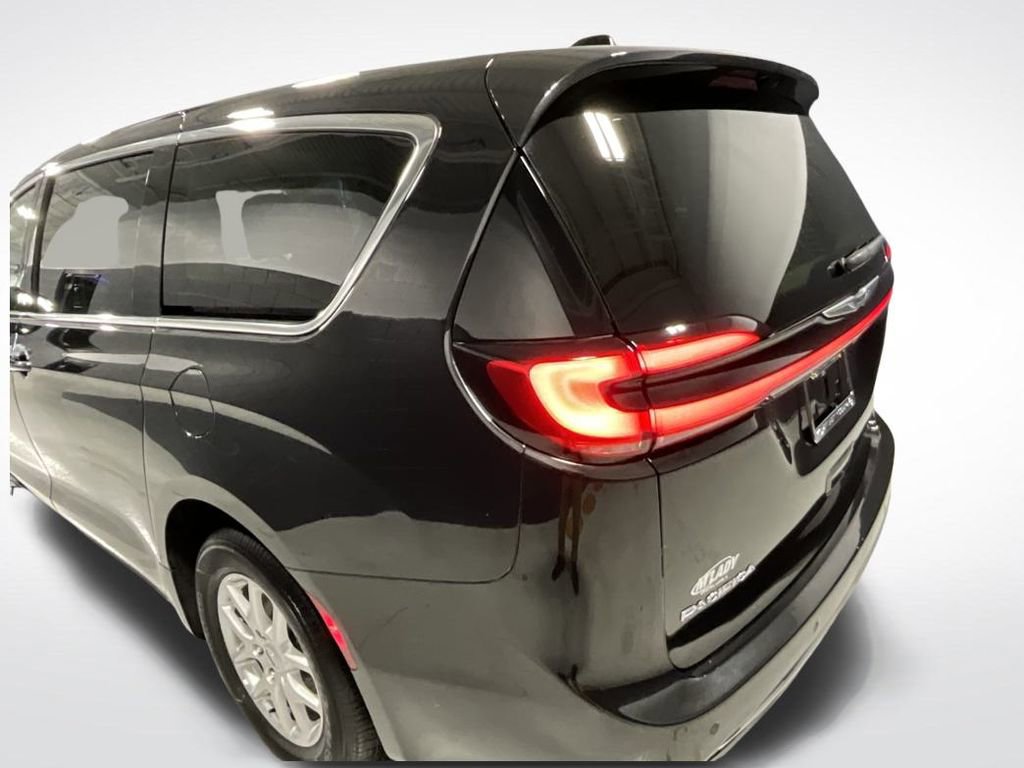 Used 2024 Chrysler Pacifica Touring-L image 24