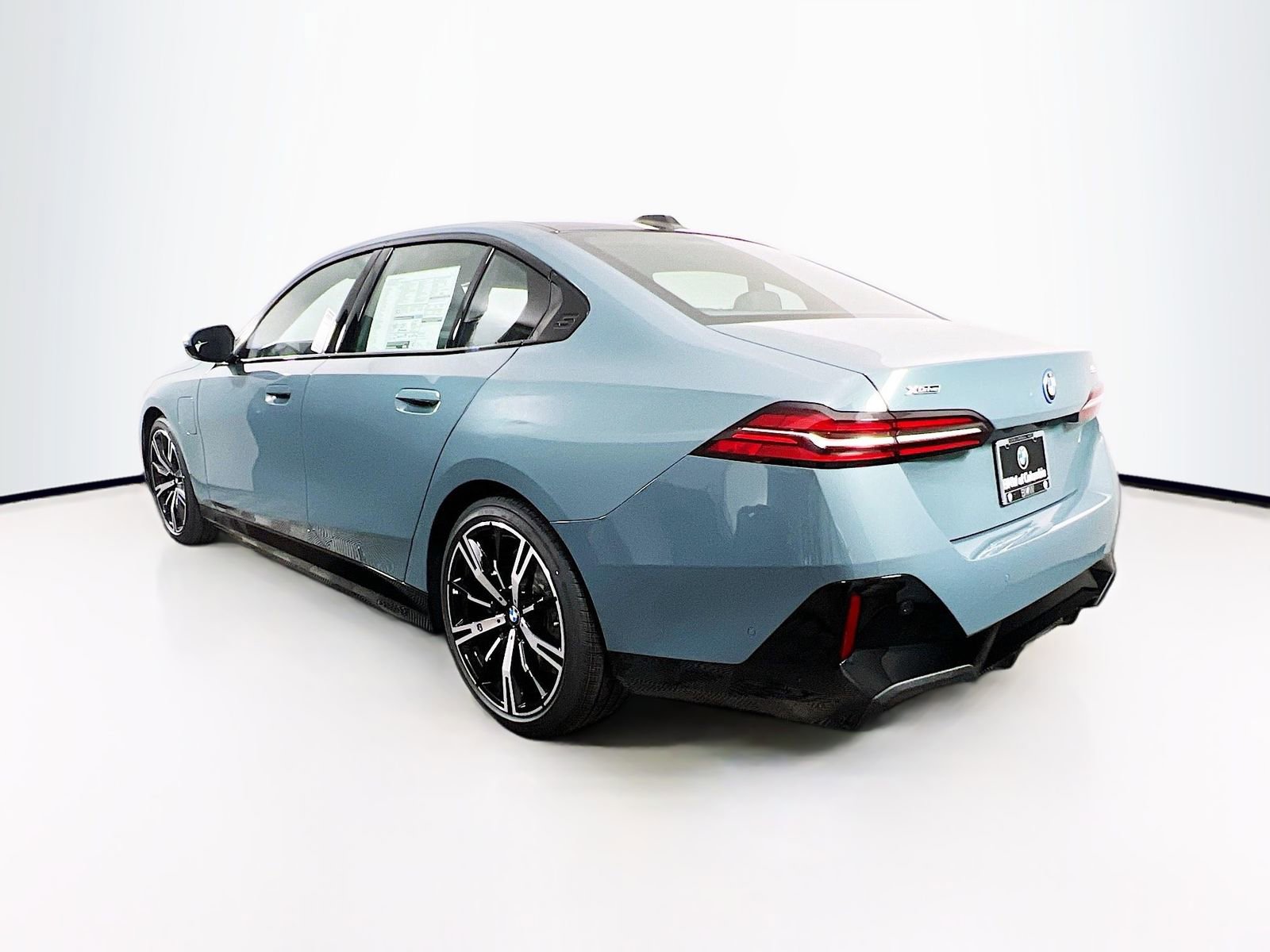 New 2026 BMW 550e xDrive w/ Executive Package image 5