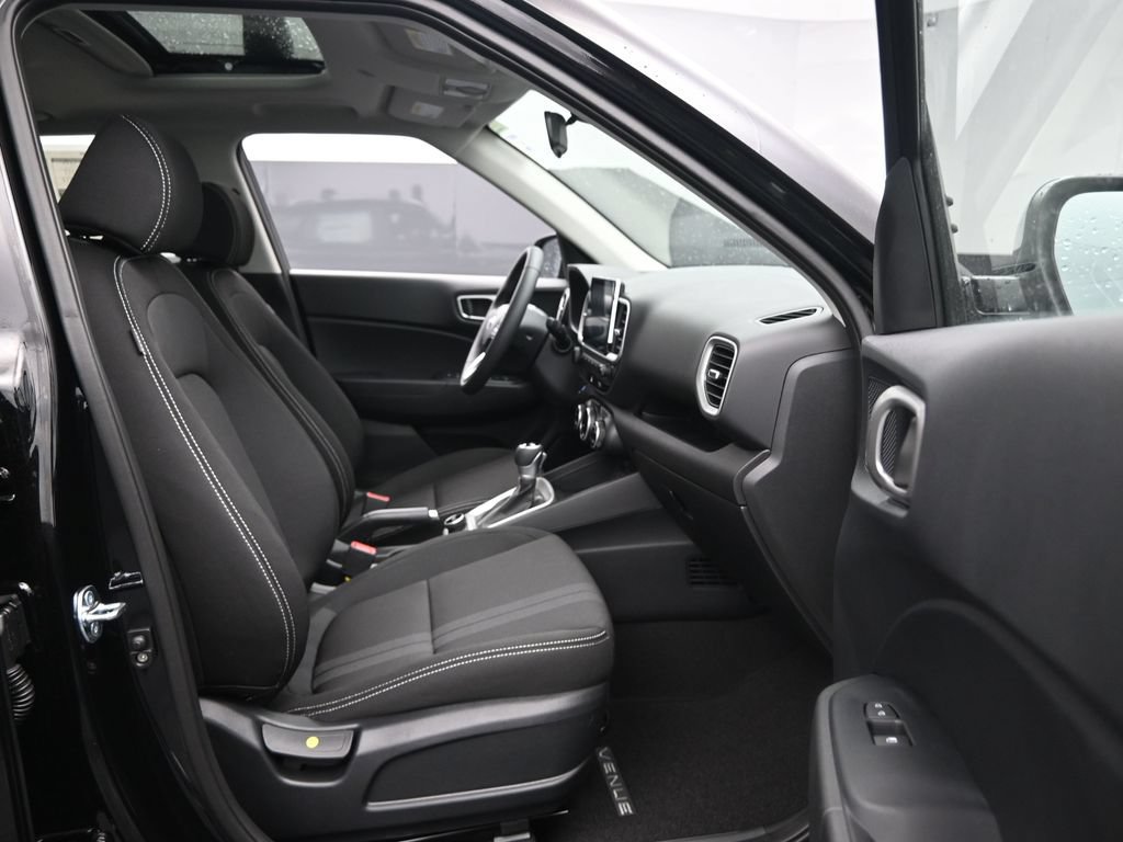 New 2026 Hyundai Venue SEL FWD image 31
