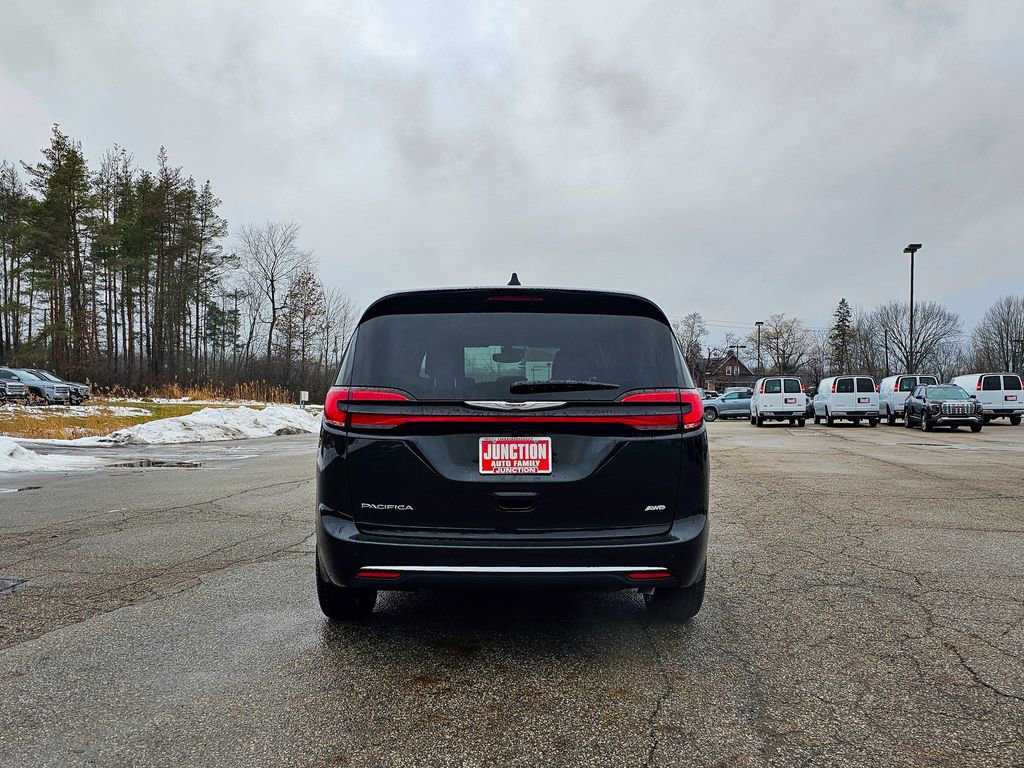 New 2026 Chrysler Pacifica Select image 5
