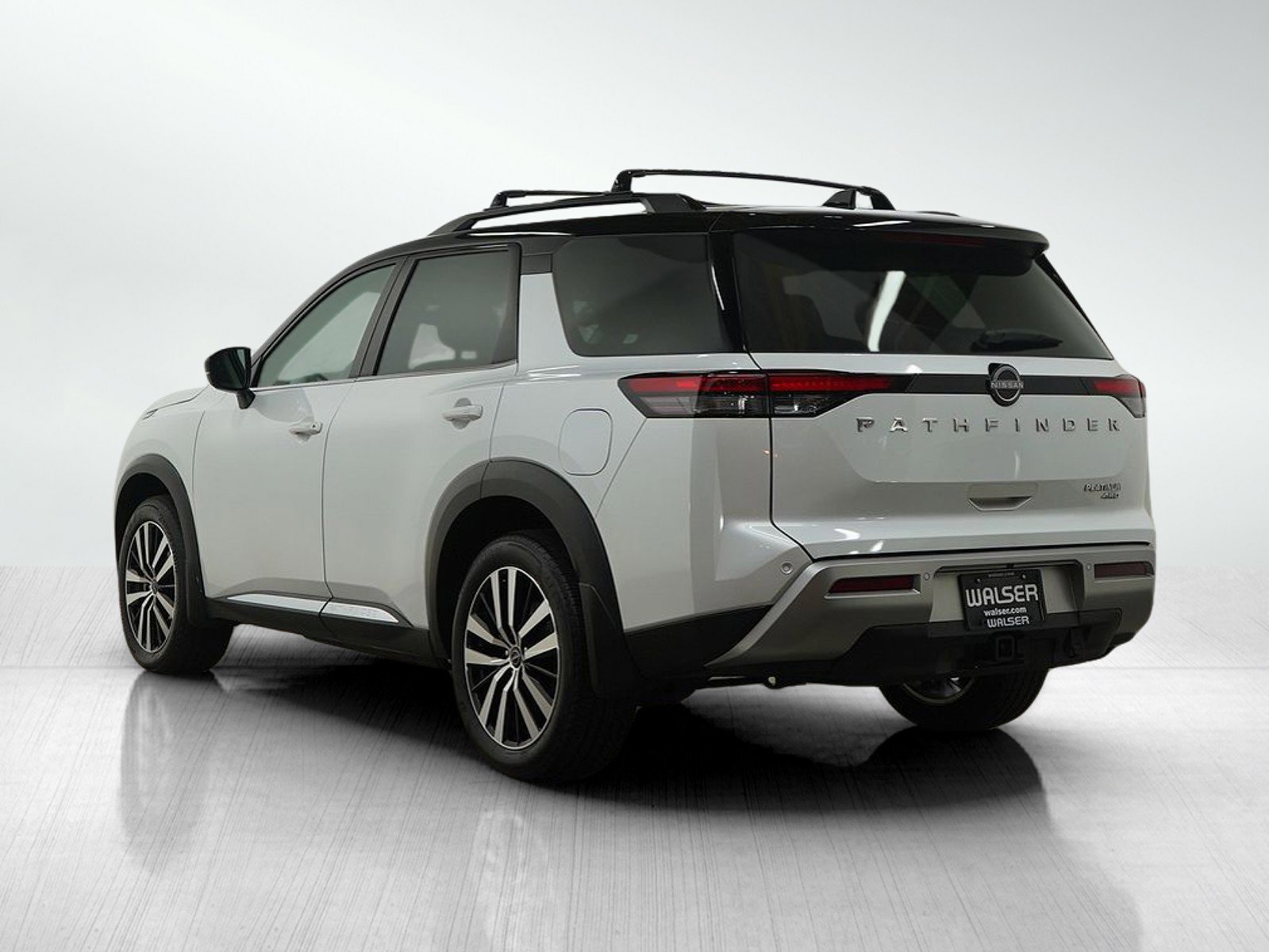 Used 2025 Nissan Pathfinder Platinum w/ Cargo Package image 3