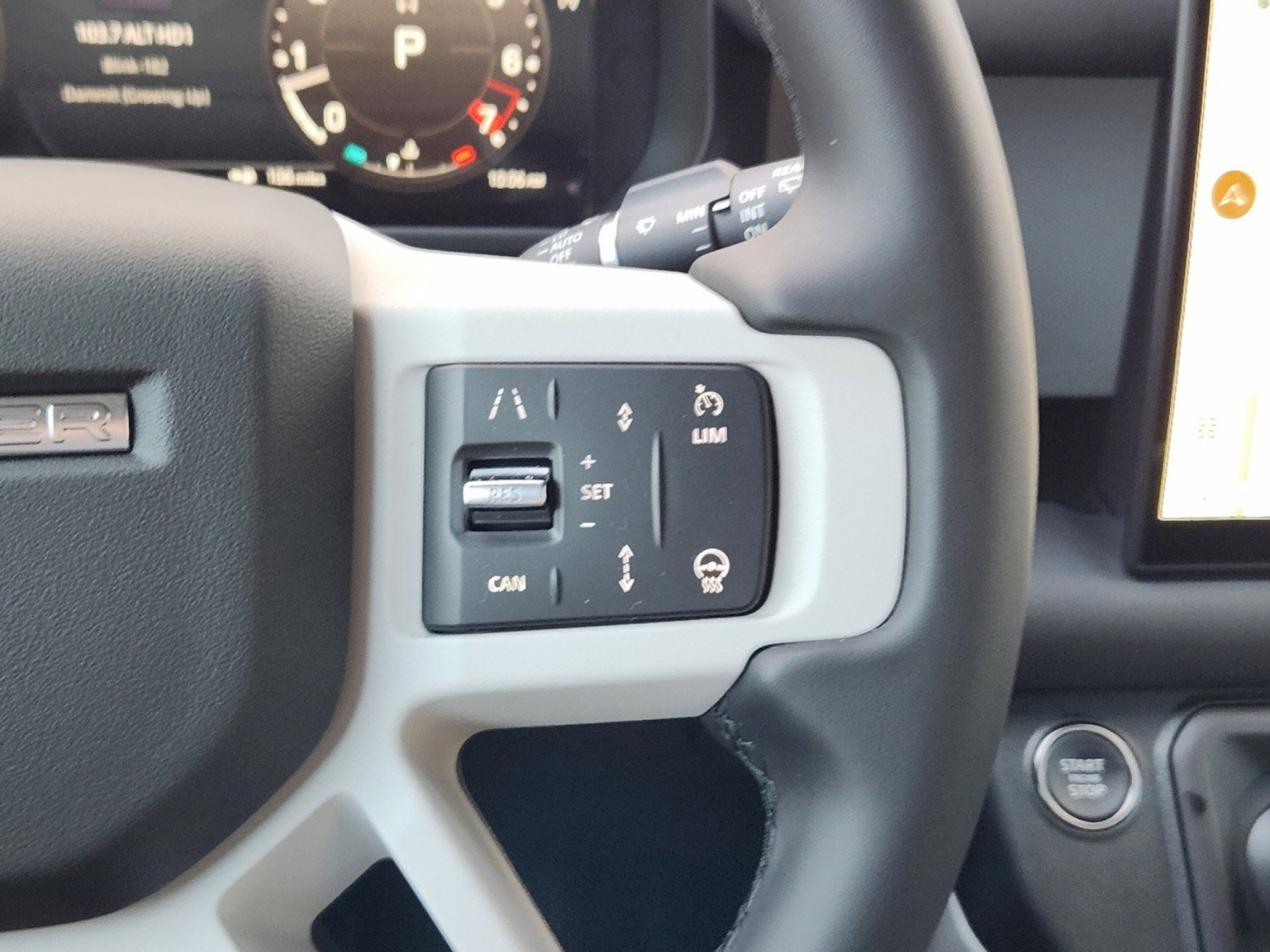 New 2025 Land Rover Defender 110 X-Dynamic SE AWD/4WD image 22