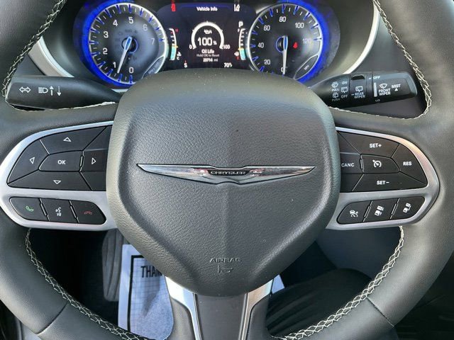 Used 2025 Chrysler Pacifica Select image 27