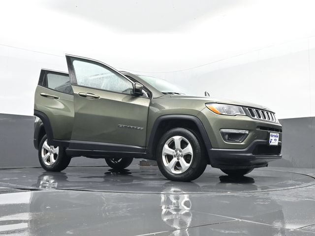 Used 2018 Jeep Compass Latitude AWD/4WD image 29