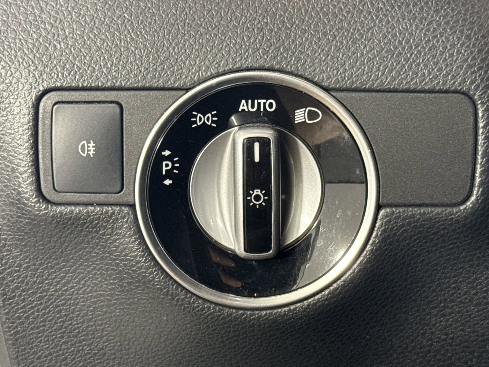 Used 2017 Mercedes-Benz B 250e image 22