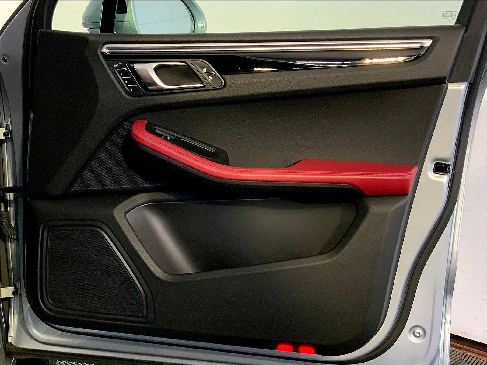 Certified 2023 Porsche Macan image 26