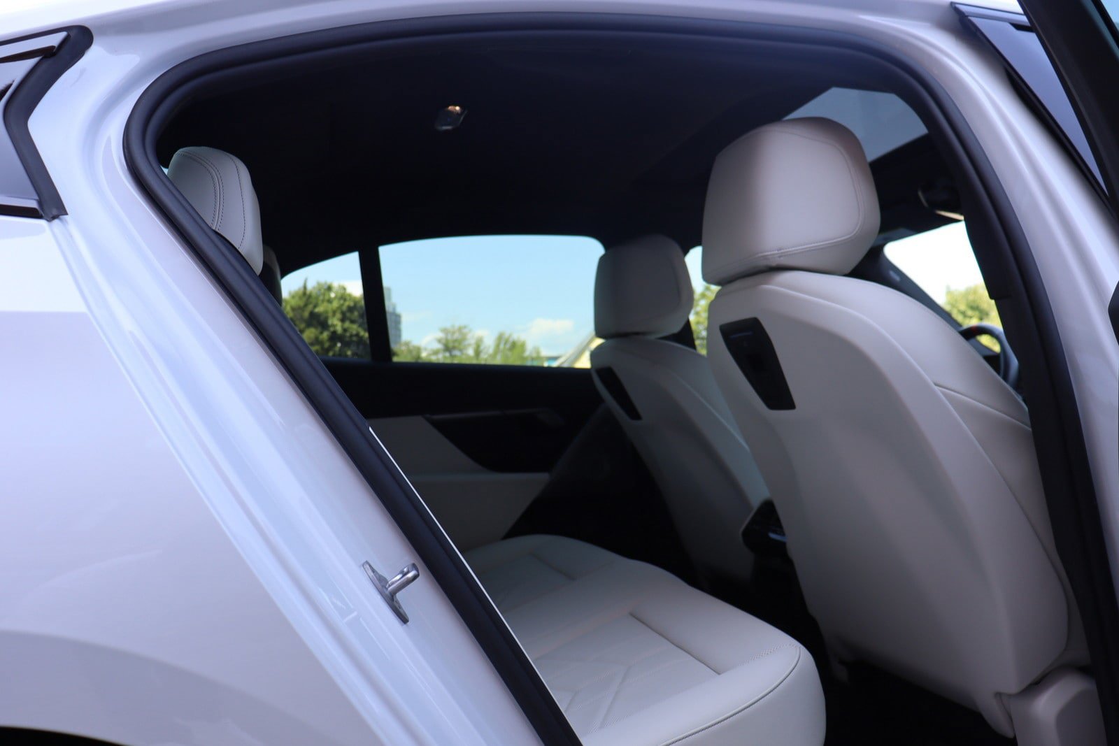 Used 2024 BMW i5 M60 w/ Premium Package AWD/4WD image 18