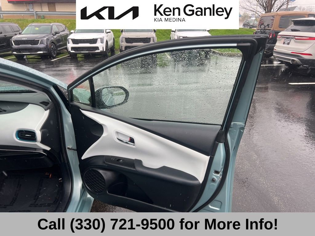 Used 2016 Toyota Prius Four w/ Advanced Technology Package image 55