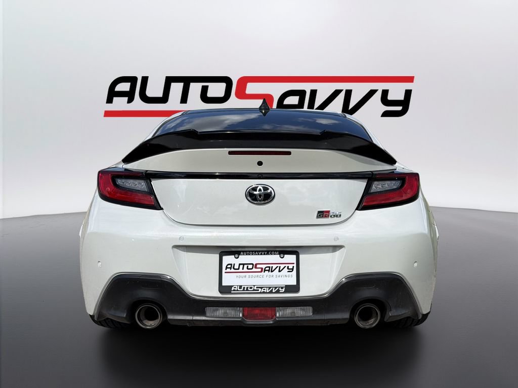 Used 2024 Toyota GR86 RWD image 3