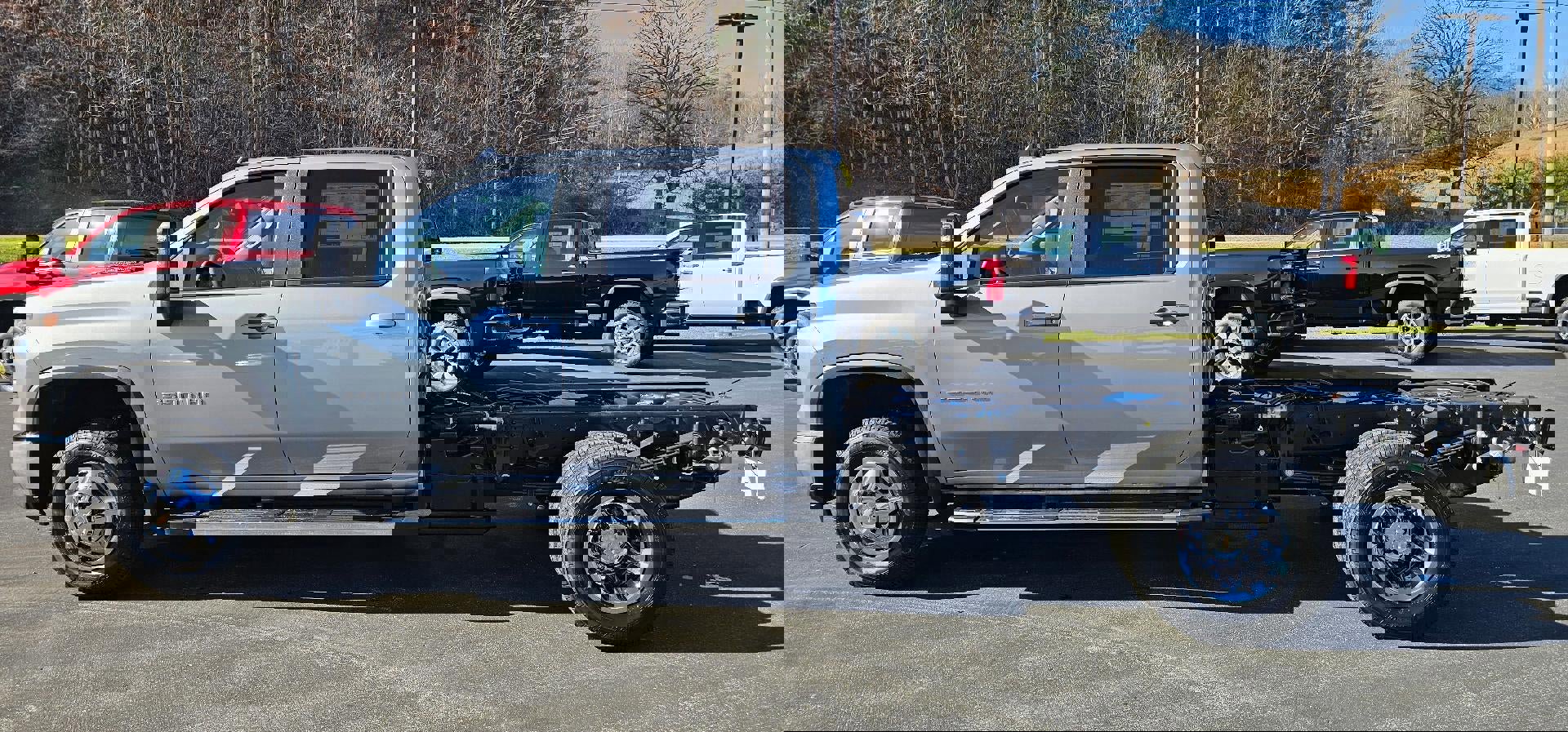 New 2025 Chevrolet Silverado 3500 LT w/ Convenience Package image 2