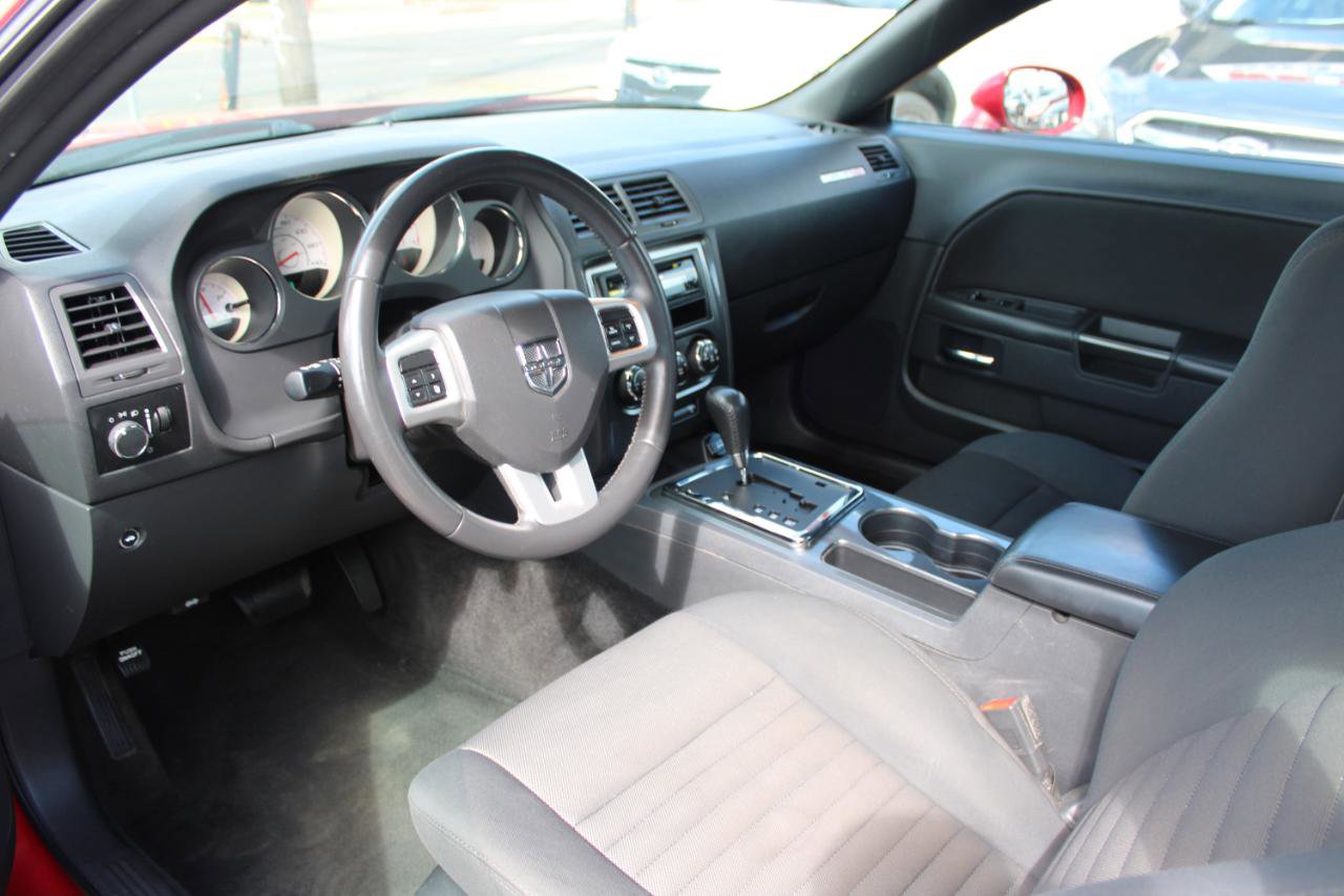 Used 2013 Dodge Challenger SXT image 12