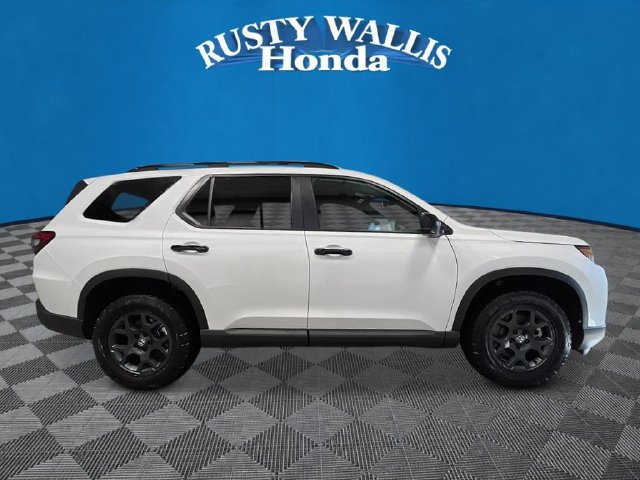 New 2026 Honda Pilot TrailSport image 2