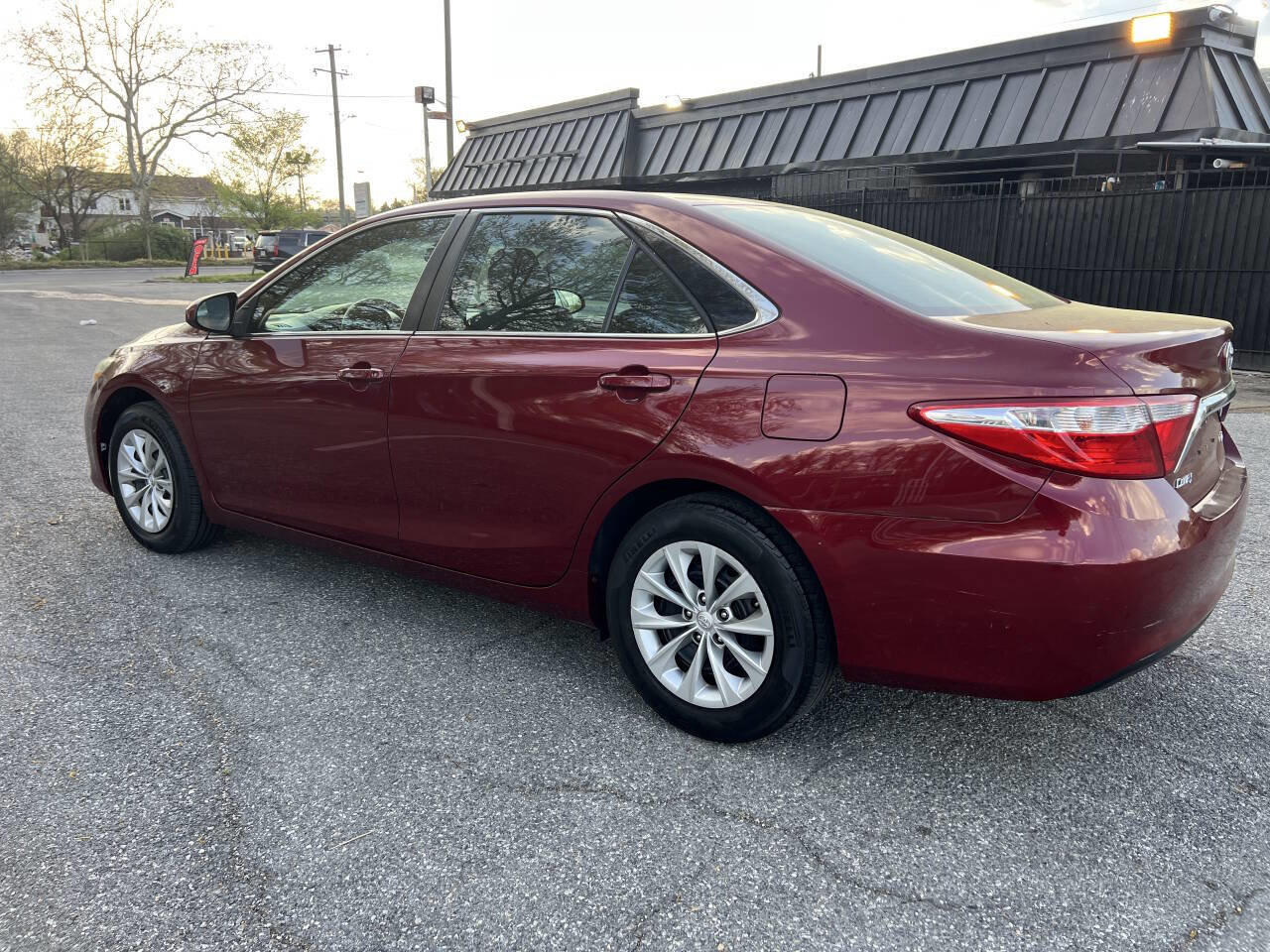 Used 2016 Toyota Camry LE FWD image 7