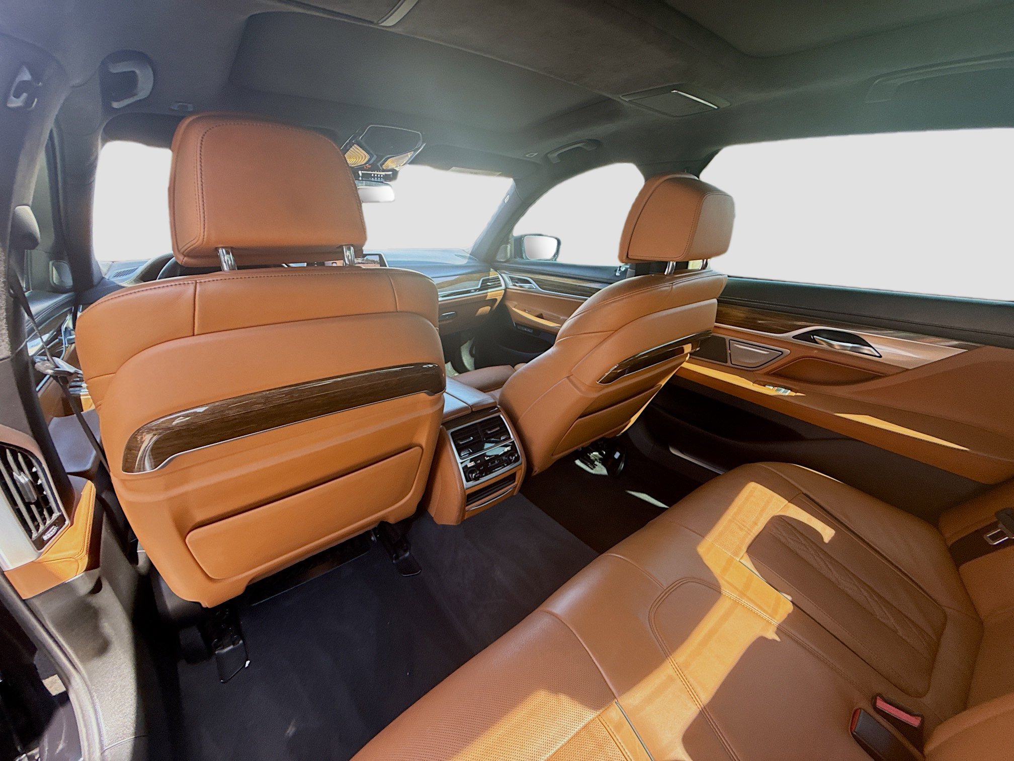 Used 2018 BMW 750i RWD image 25