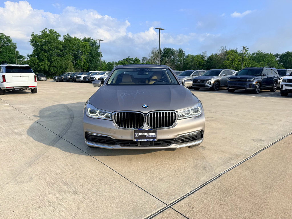 Used 2018 BMW 750i RWD image 2