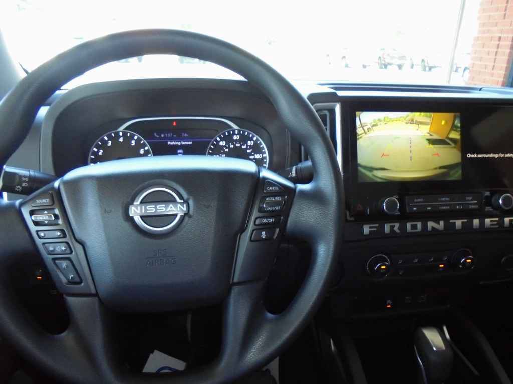 Used 2025 Nissan Frontier SV RWD image 6