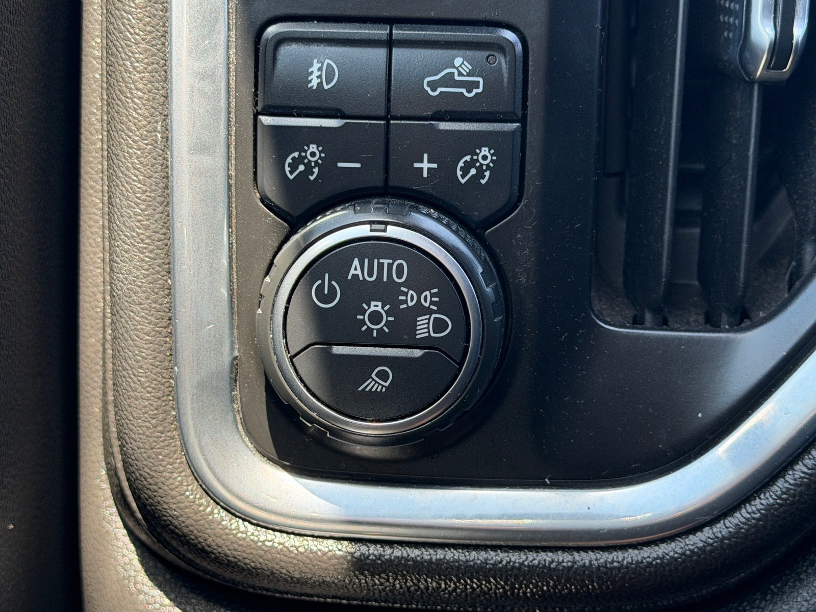 Used 2019 Chevrolet Silverado 1500 LT Trail Boss AWD/4WD image 28