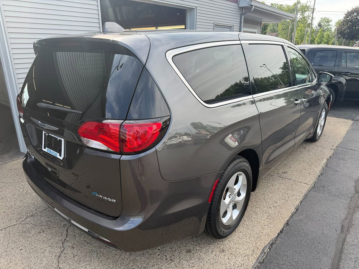 Used 2017 Chrysler Pacifica Touring Plus FWD image 3