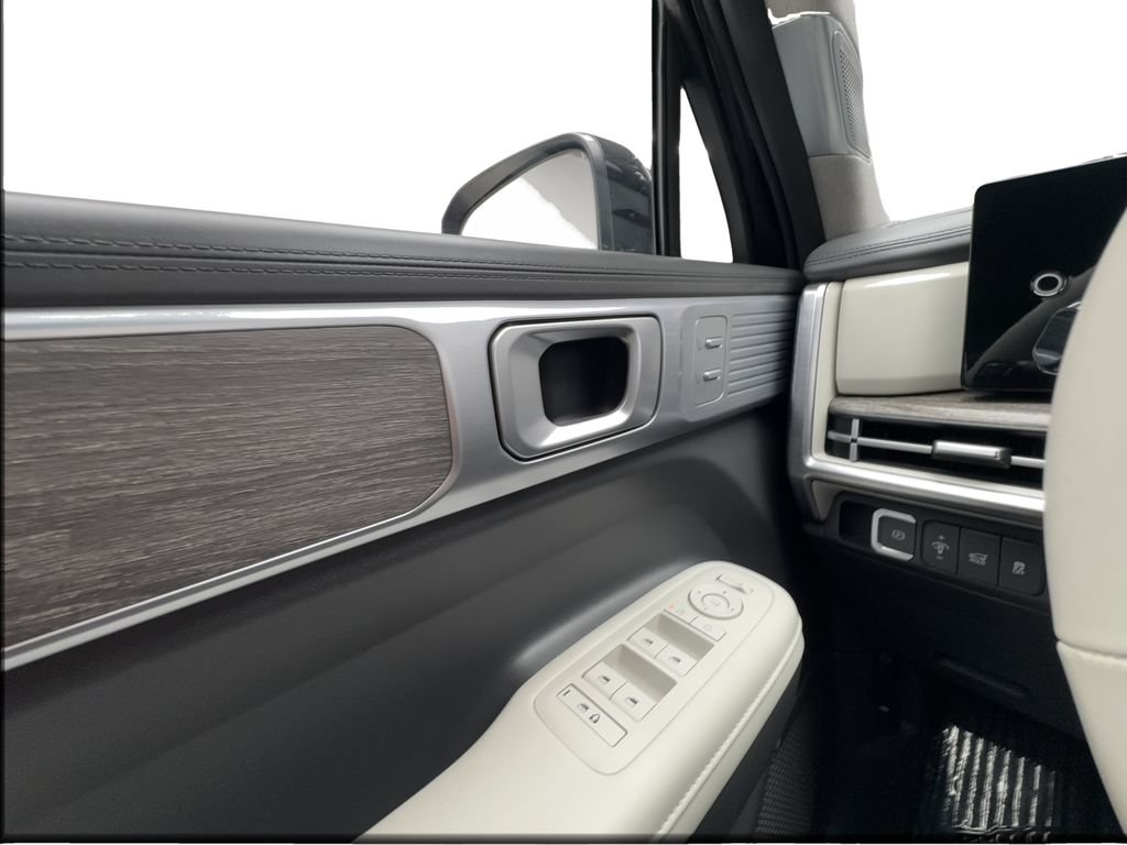Used 2025 Hyundai Santa Fe Limited FWD image 47