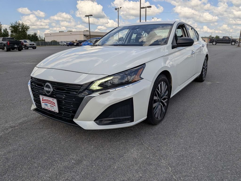 Used 2025 Nissan Altima 2.5 SV FWD image 6
