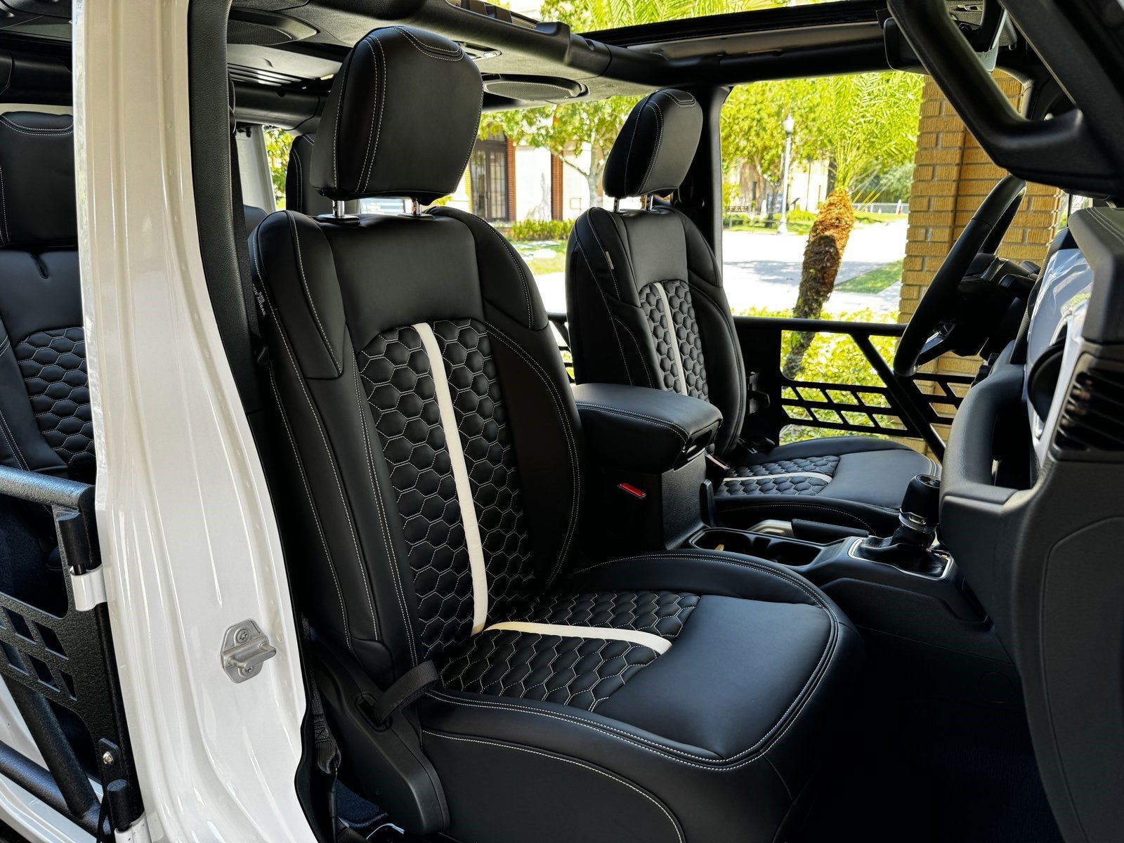 Used 2022 Jeep Wrangler Unlimited Sahara AWD/4WD image 34