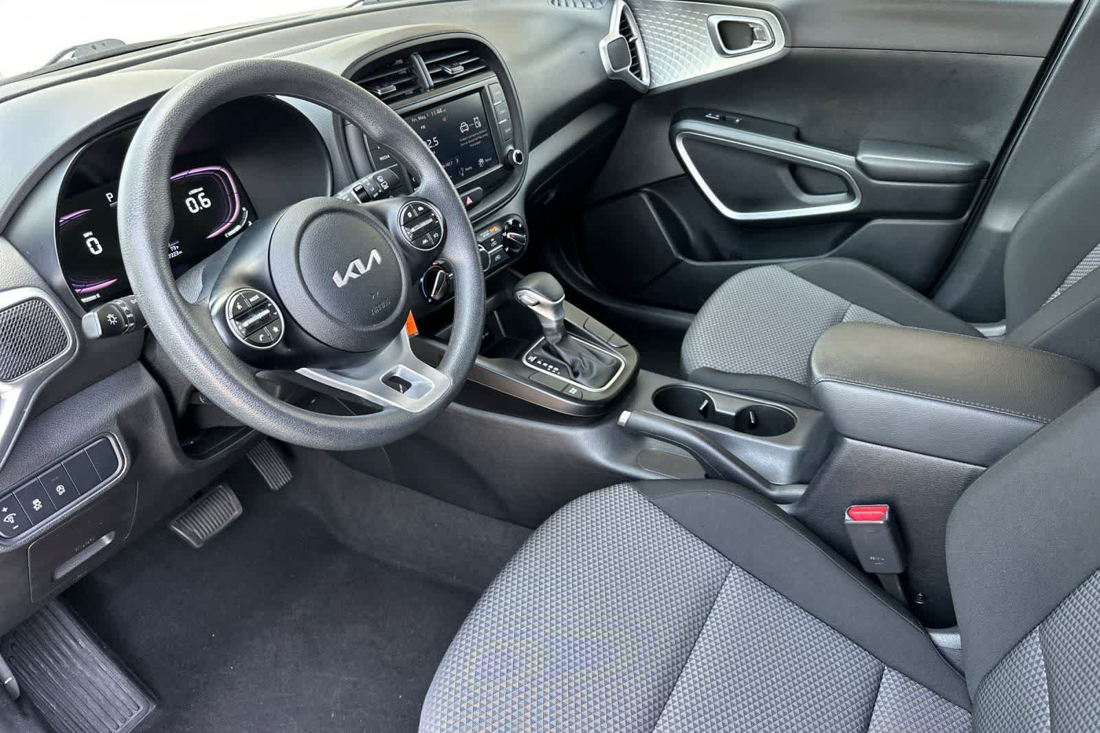 Used 2023 Kia Soul LX w/ Option Group 015 FWD image 11