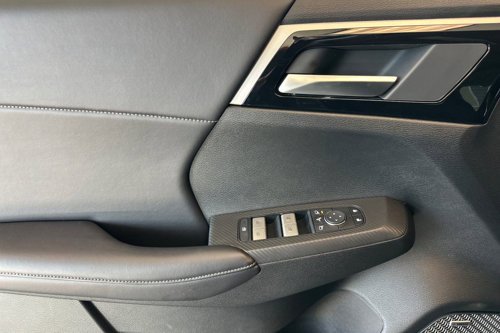 New 2025 Mitsubishi Outlander SE image 10