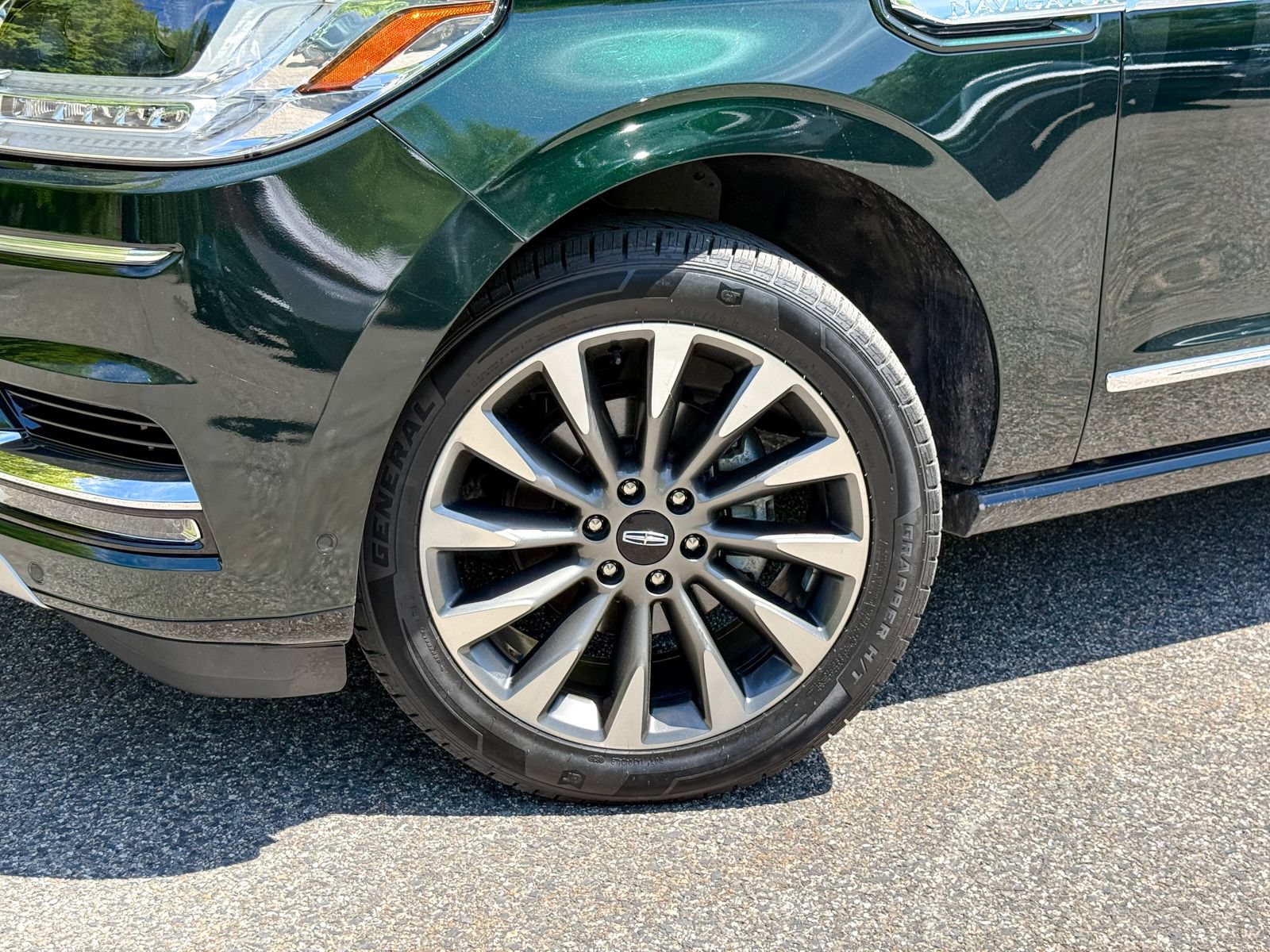 Used 2021 Lincoln Navigator Reserve AWD/4WD image 10