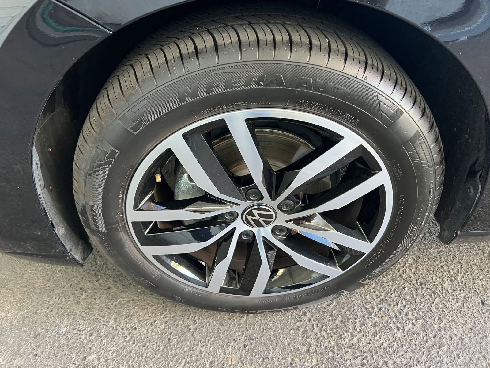 Used 2025 Volkswagen Jetta SE image 29