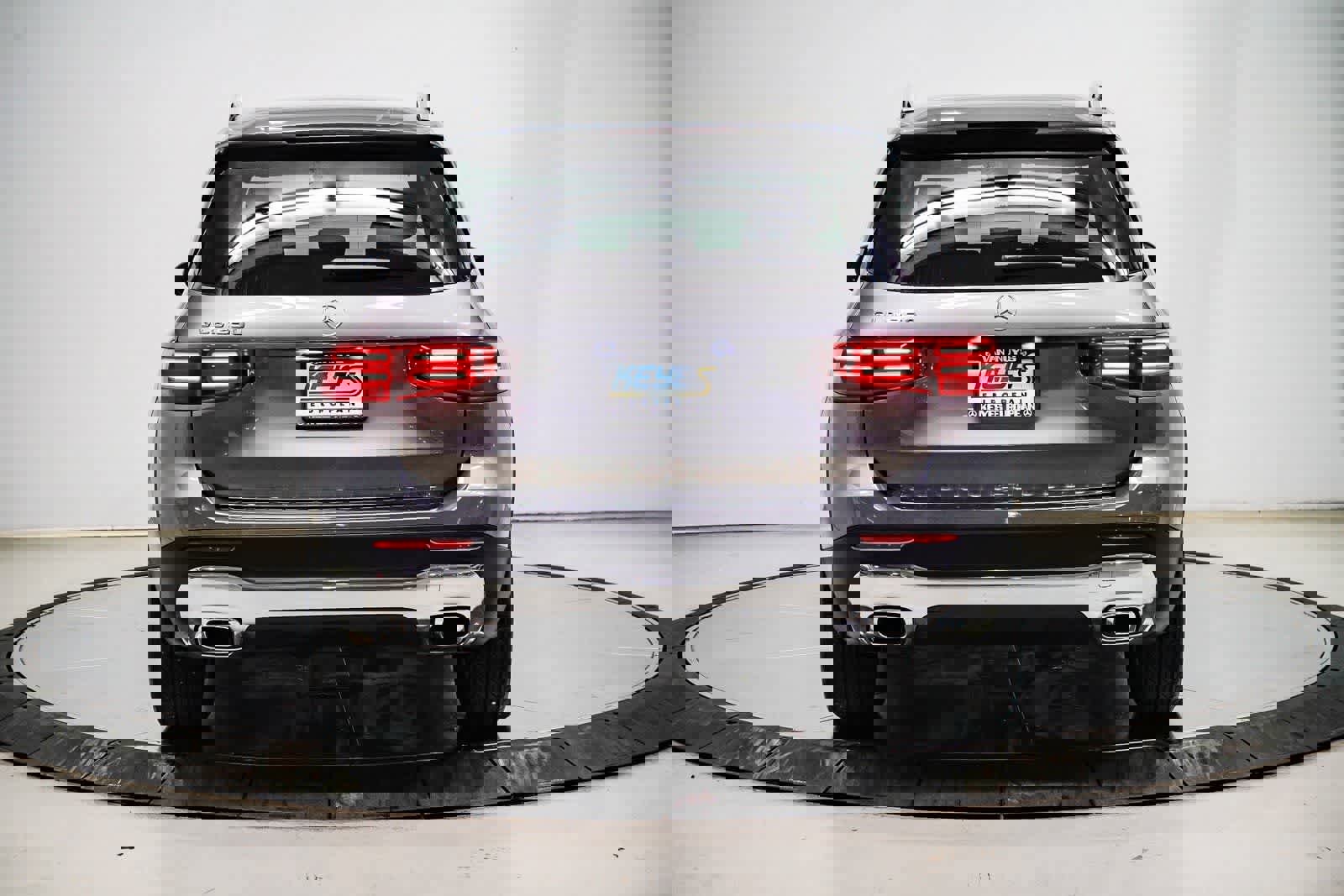 Used 2026 Mercedes-Benz GLB 250 image 3