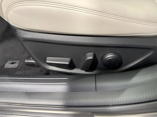 Used 2025 Genesis G70 2.5T image 12