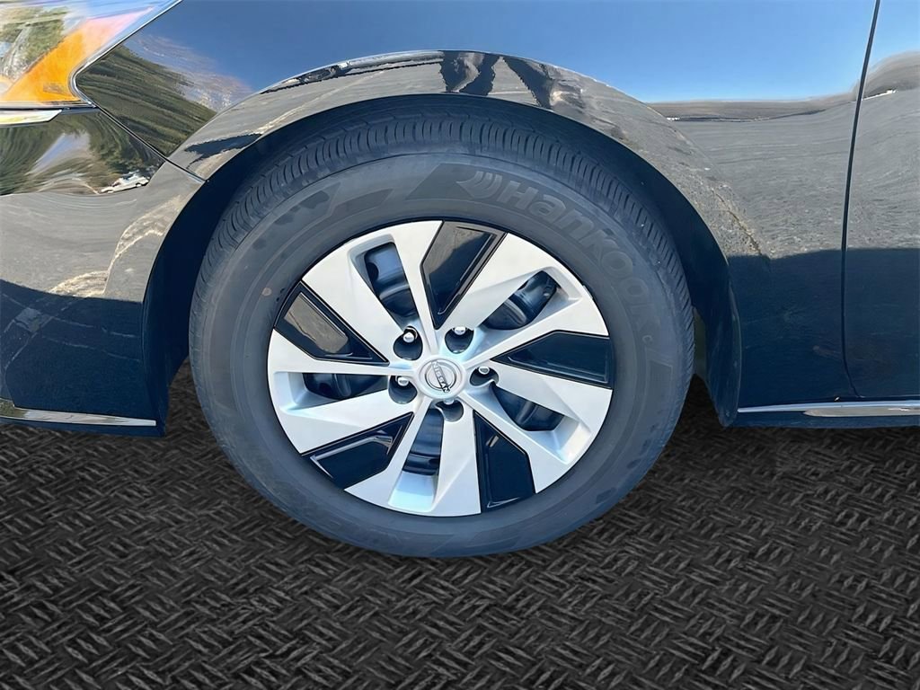 Used 2025 Nissan Altima 2.5 S image 11