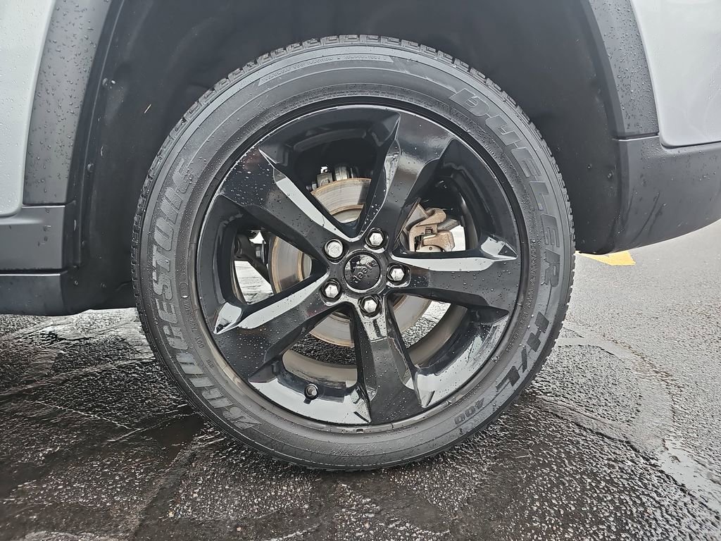 Used 2023 Jeep Grand Cherokee Altitude image 34