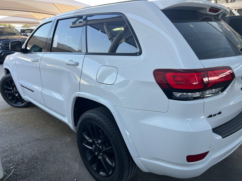 Used 2022 Jeep Grand Cherokee Laredo X AWD/4WD image 4