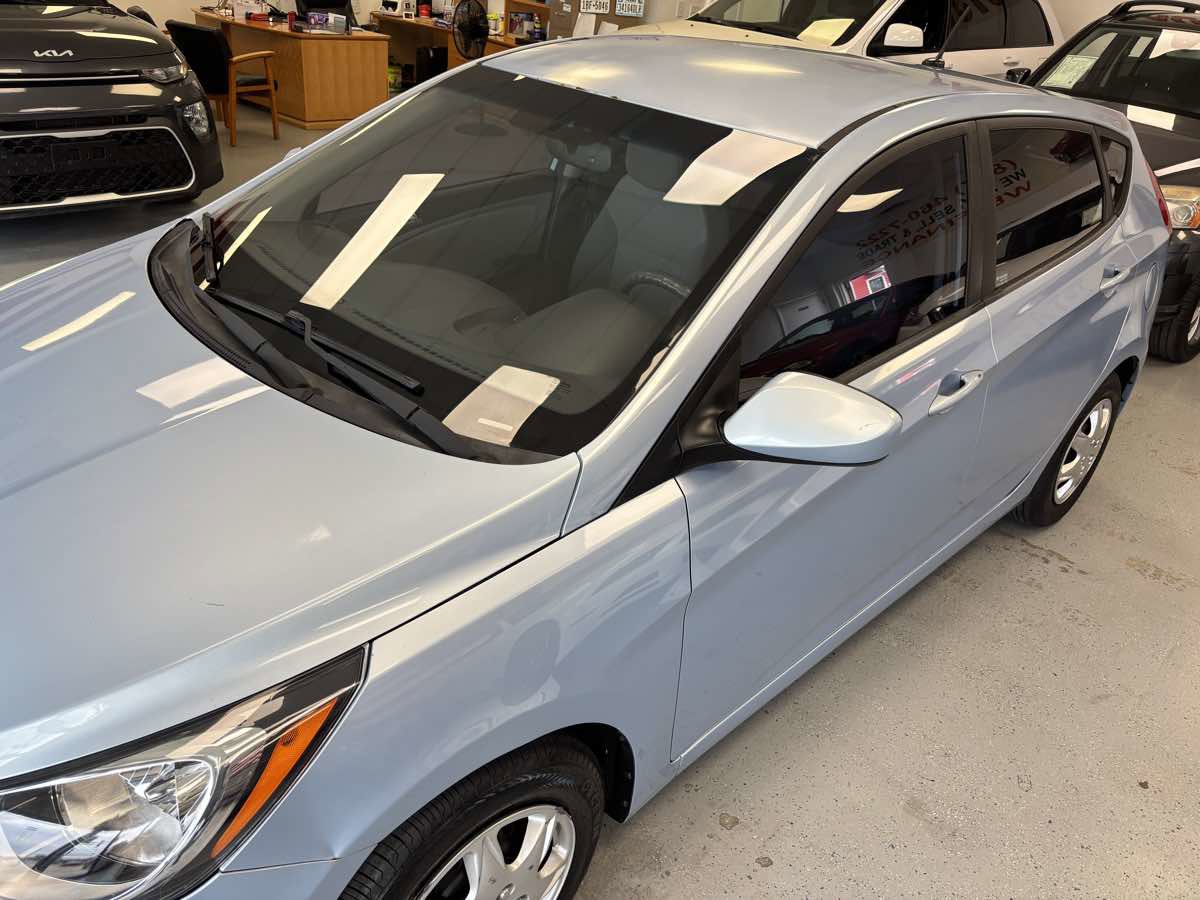 Used 2012 Hyundai Accent GS image 6