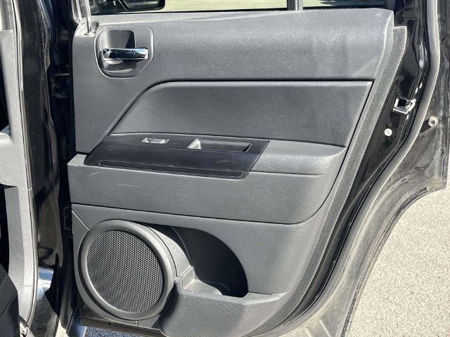 Used 2016 Jeep Patriot High Altitude FWD image 24