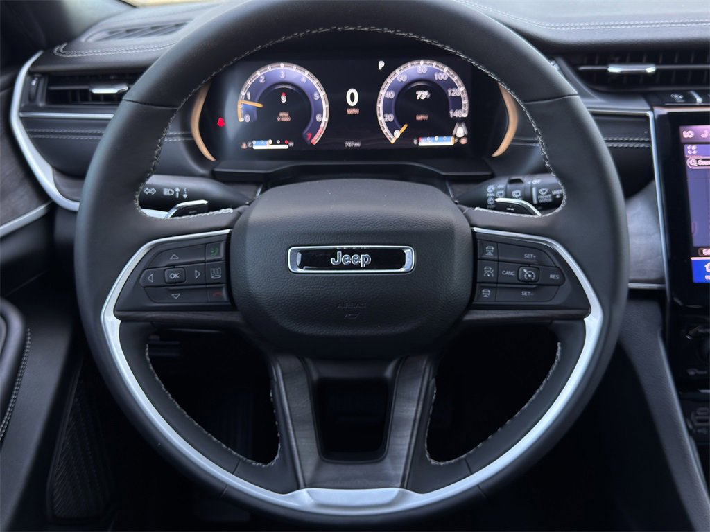 New 2025 Jeep Grand Cherokee Limited w/ Black Appearance Package image 12