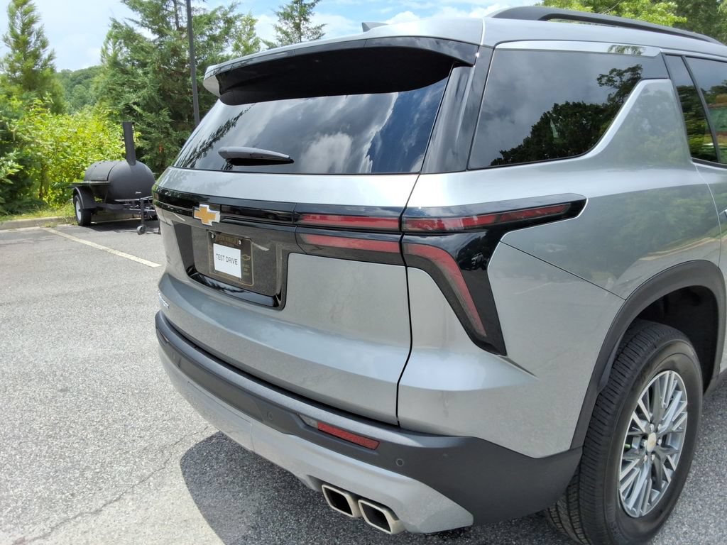 Certified 2025 Chevrolet Traverse LT w/ Driver Confidence Package FWD image 14