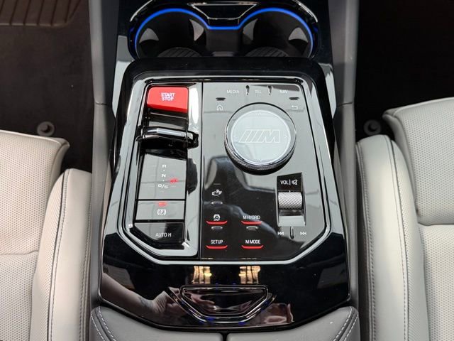 Used 2025 BMW M5 w/ Carbon Package image 18