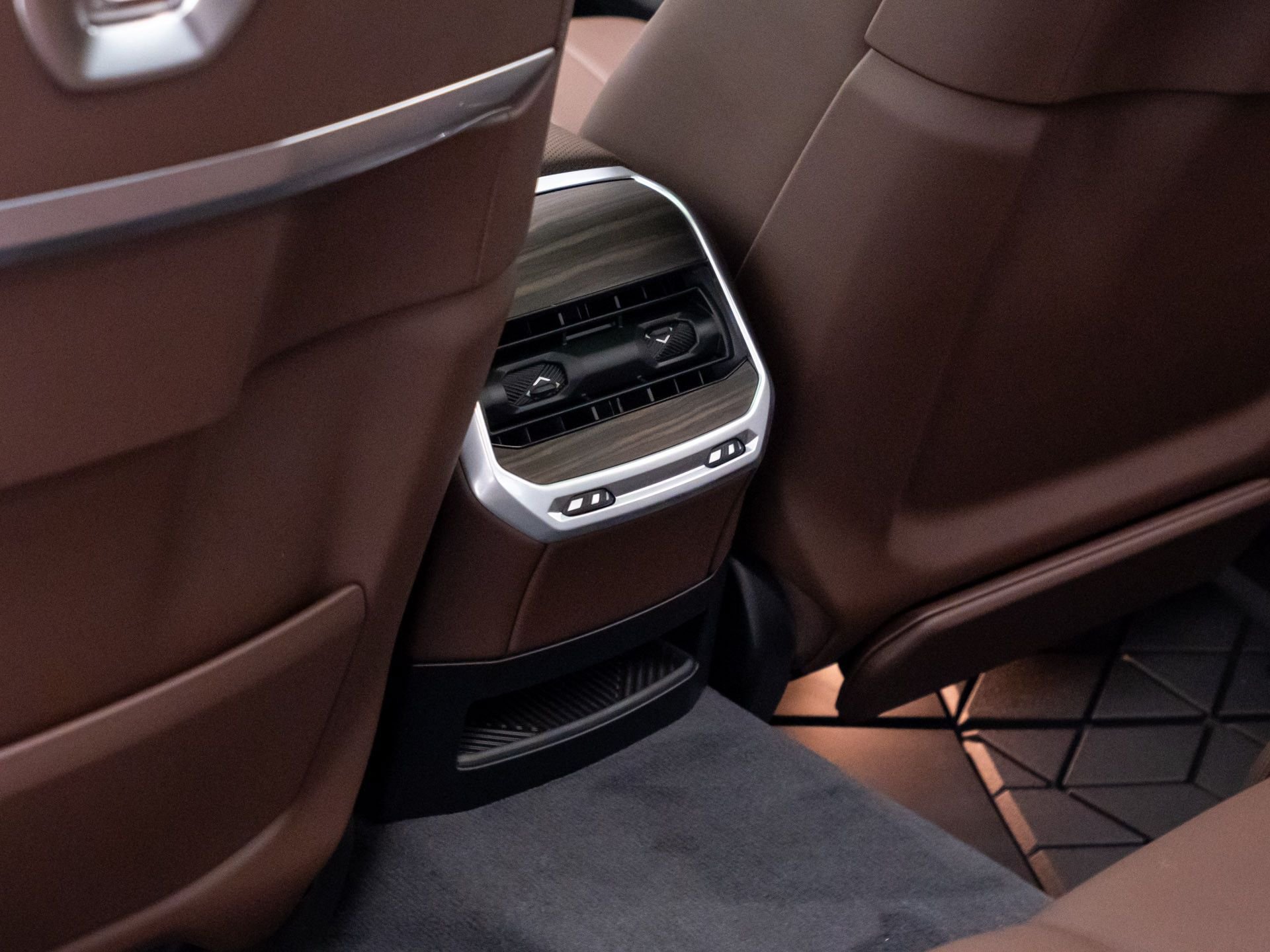 New 2026 BMW i7 M70 AWD/4WD image 21