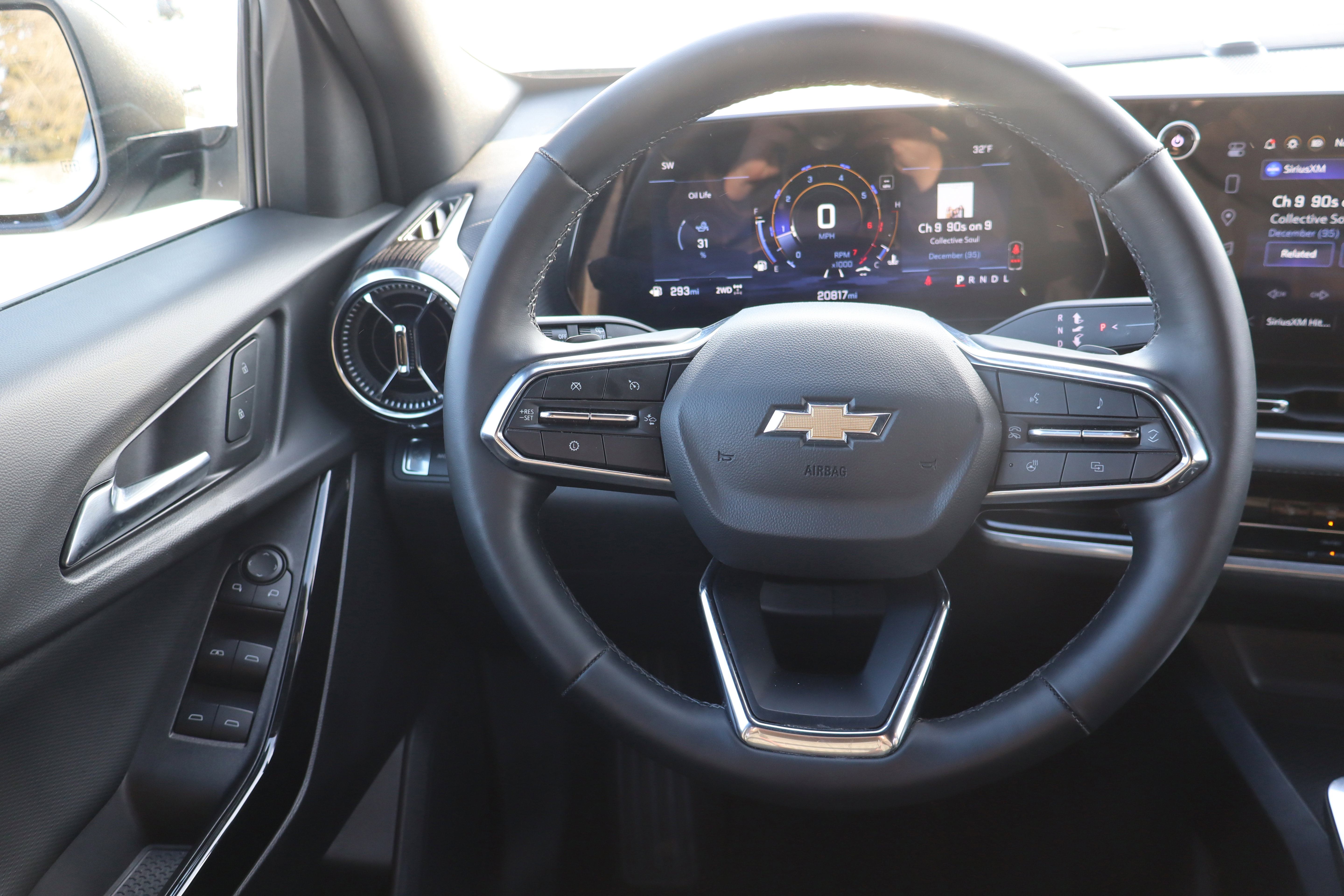 Used 2025 Chevrolet Equinox LT AWD/4WD image 17