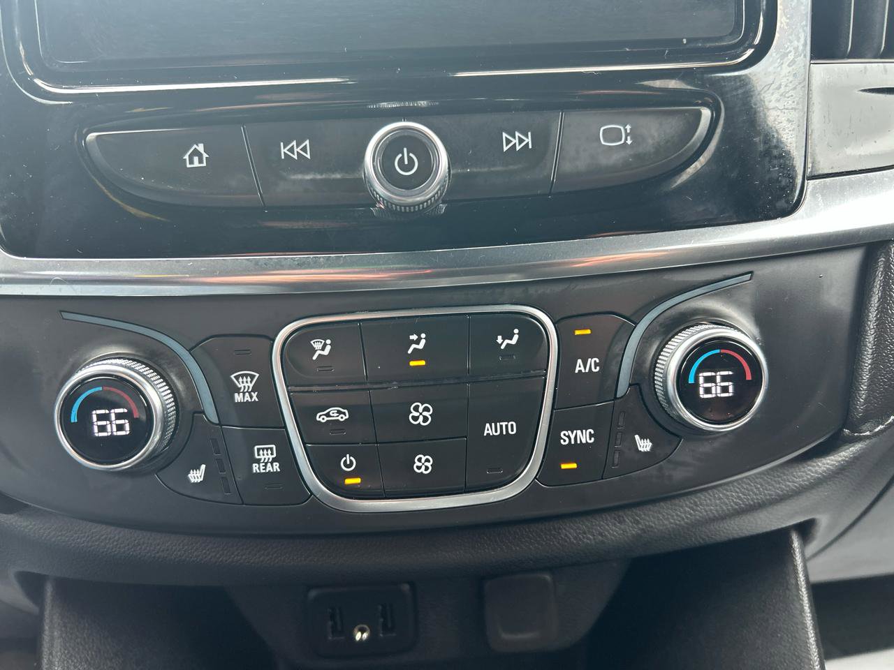 Used 2023 Chevrolet Traverse LT w/ LPO, Floor Liner Package AWD/4WD image 17