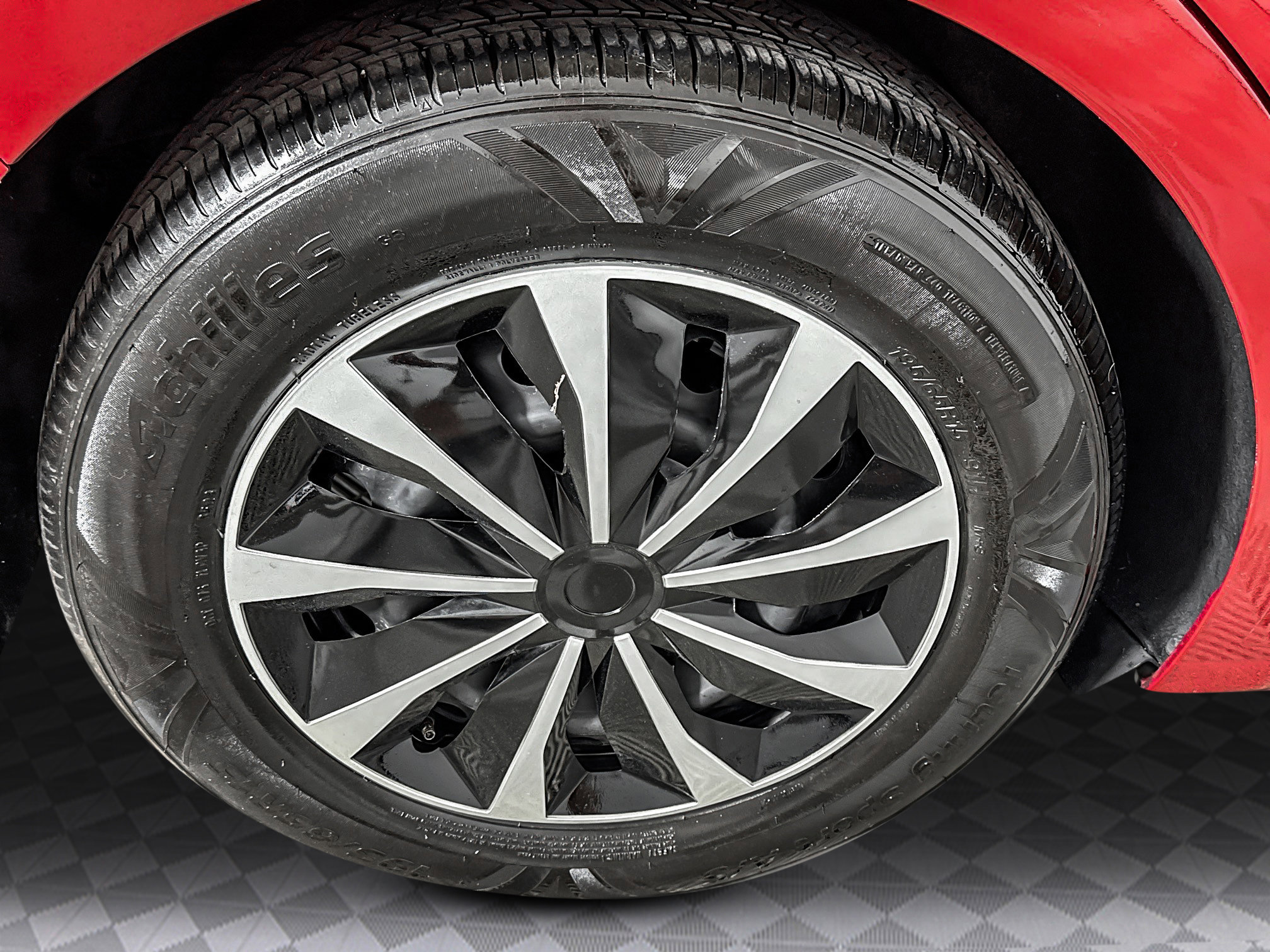 Used 2017 Hyundai Elantra SE image 31