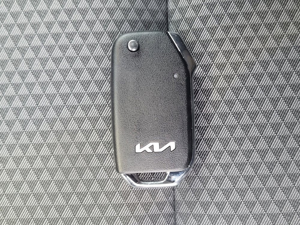 Used 2025 Kia Soul LX w/ LX Technology Package image 32