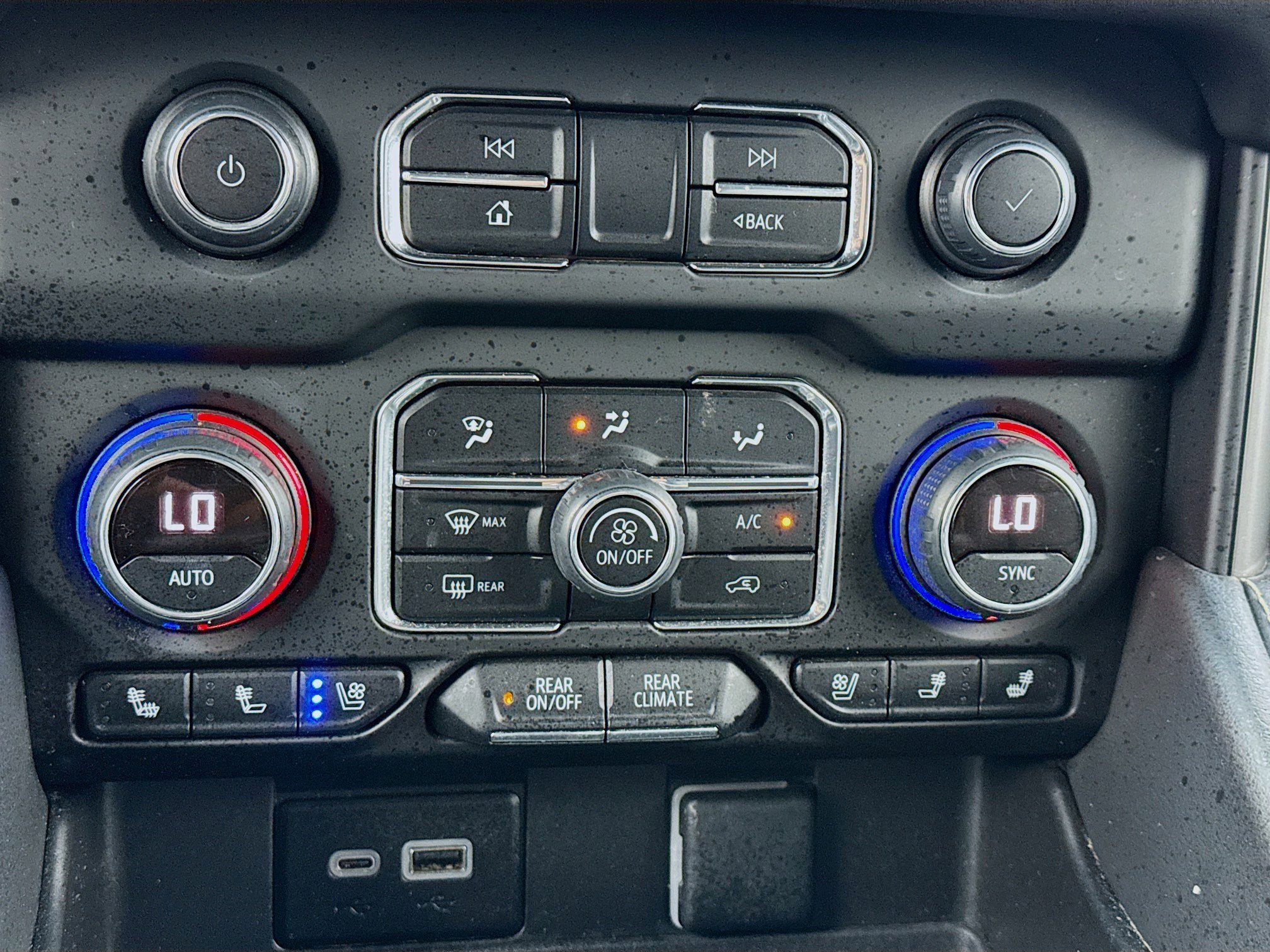 Used 2023 Chevrolet Suburban Premier RWD image 12