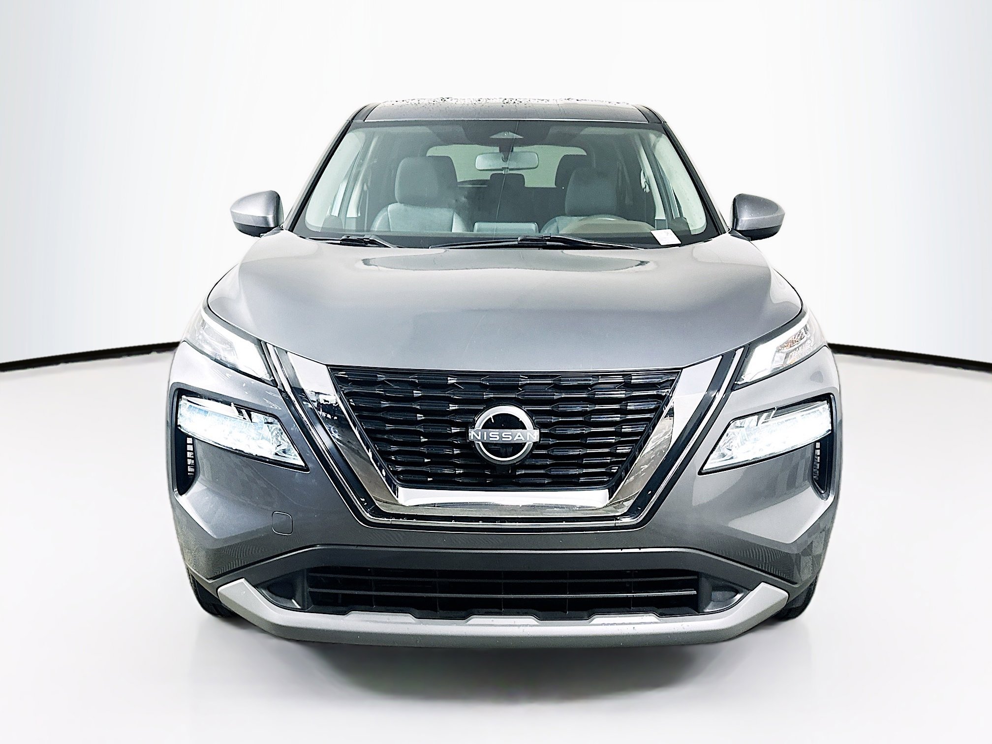 Used 2023 Nissan Rogue SV FWD image 2